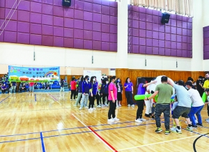 1家長與學童進行“與你同行”競技遊戲.jpg