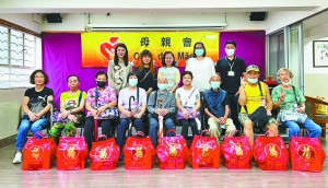 2.母親會舉行中秋福包派送活動.jpg