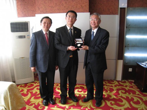 https://app04.fmac.org.mo/sponsorship/中國宋慶齡基金會向澳門基金會致送紀念品