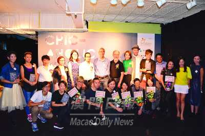 https://app04.fmac.org.mo/sponsorship/本地時裝設計師、造型化妝師、攝影師及藝能界人士與主禮嘉賓合照