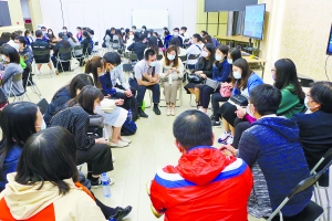 https://app04.fmac.org.mo/sponsorship/出席教師分小組討論教學中的兩難問題 