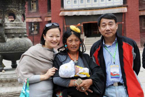 Fotografia de Zhong Yi Seabra de Mascarenhas, Zhang Xiaoguang e um residente do Tibete