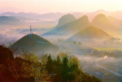 Projecto de Promoção de Artistas de Macau “Exposição de Obras Fotográficas de Ou Ping: Traços do Tempo”