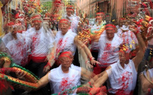 Dança do Dragão Embriagado na Rua Sul do Mercado de S. Domingos