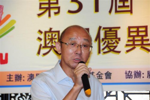 Sr. Lok Po, Presidente do Jornal Ou Mum preferiu as palavras durante o jantar-convívio