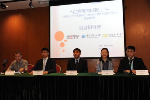 Artistas nacionais sobem ao palco em Macau, e os bilhetes já estão à venda, para o Sarau Comemorativo do 65º aniversário da implantação da RPC e do 15º aniversário da transferência de soberania de Macau. No fim do mês iniciam-se as filmagens do grande documentário “No Campo da Esperança”