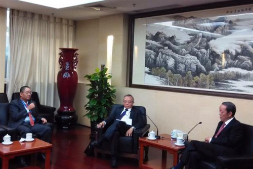 O Sr. Wang Guangya, Chefe do Gabinete de Assuntos de Hong Kong e Macau do Conselho do Estado recebeu em Beijing a Delegação dos Membros de Hong Kong e Macau da CAHMS