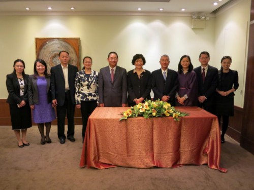 Assinatura do “Protocolo de Cooperação entre a  Fundação Macau e a Fundação para Deficientes da China para o Desenvolvimento de Acções de Interesse Público  na China”