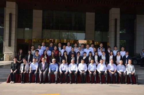 Fotografia dos convidados de honra e dos formandos