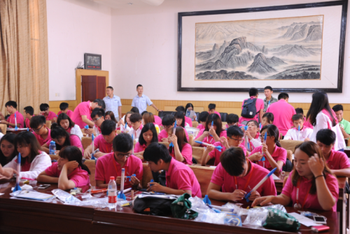 Produção de miniatura de foguete