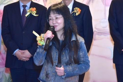 A Artista profere um discurso