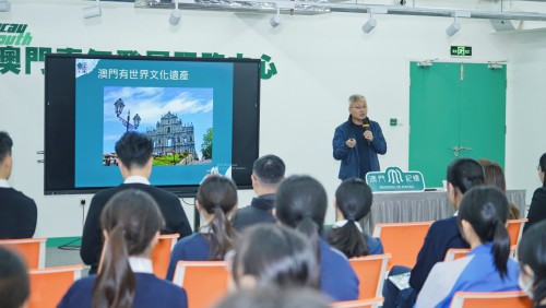 社團專場講座由呂澤強先生主講“舊城磚瓦──歷史建築的衰老與修復”。