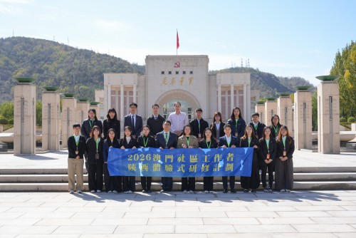 學員們在中國延安幹部學院研修留影